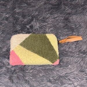 Universal Thread Multicolor Geometric Clutch